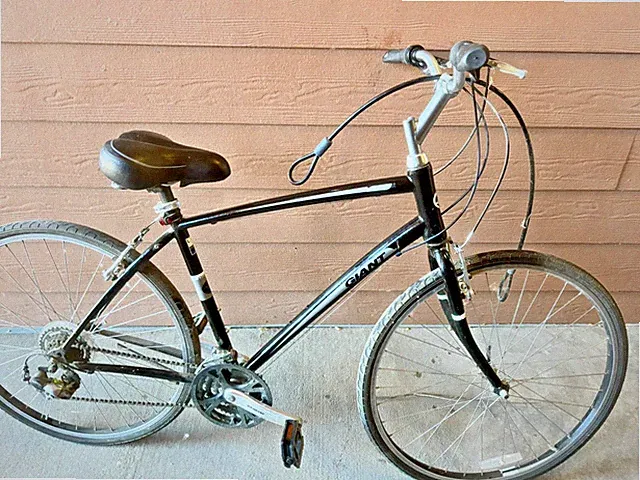 Giant Cypress bike specifications include an ALUXX-grade aluminum frame